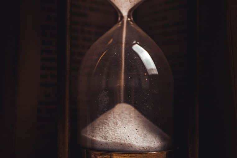 hourglass @canva